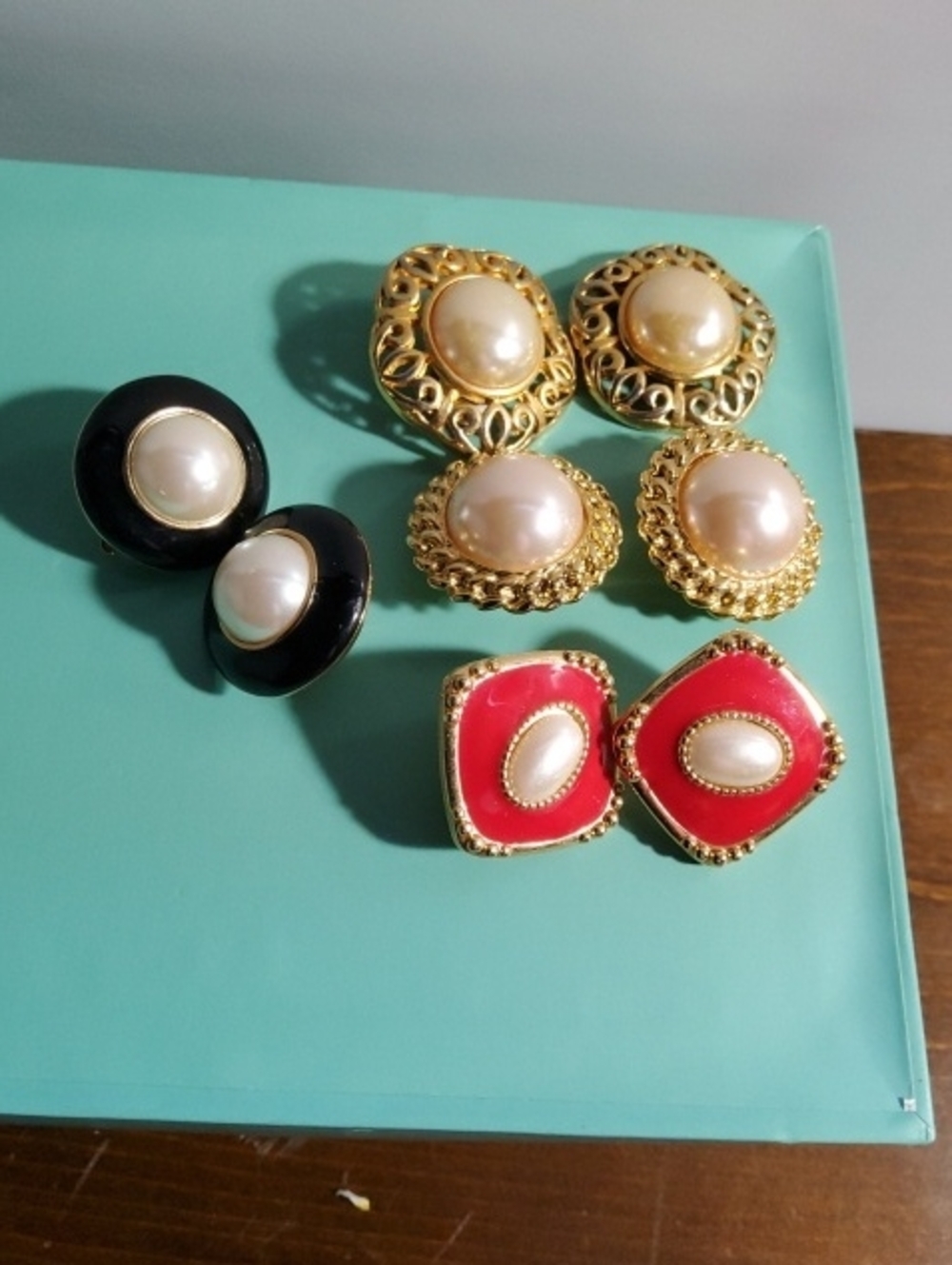Bundle 4 paires goldtone clip-on earrings